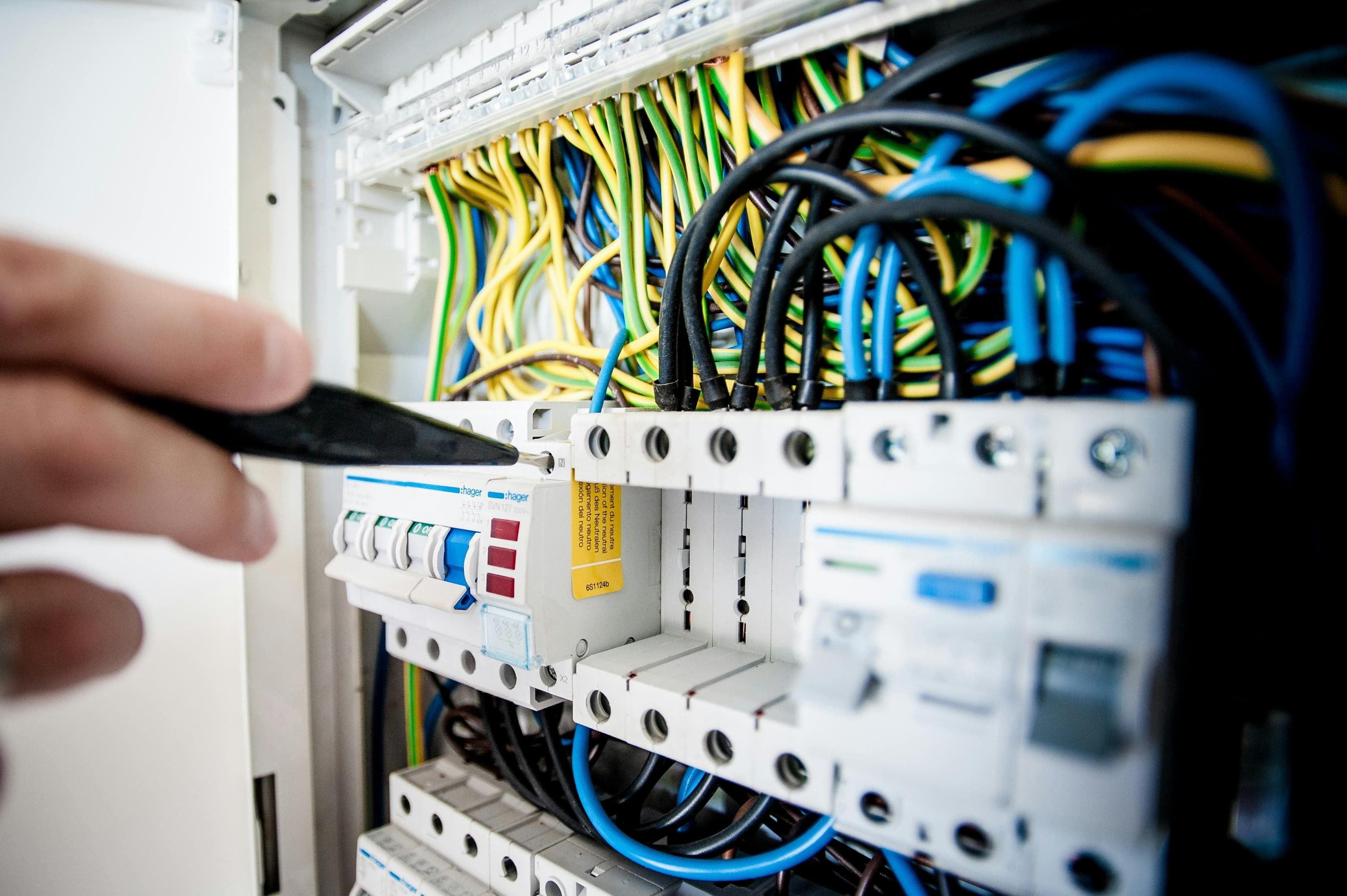 Emergency electrician response for Estepona